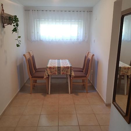 Kriszta Apartmanház Apartamento Balatonlelle Exterior foto