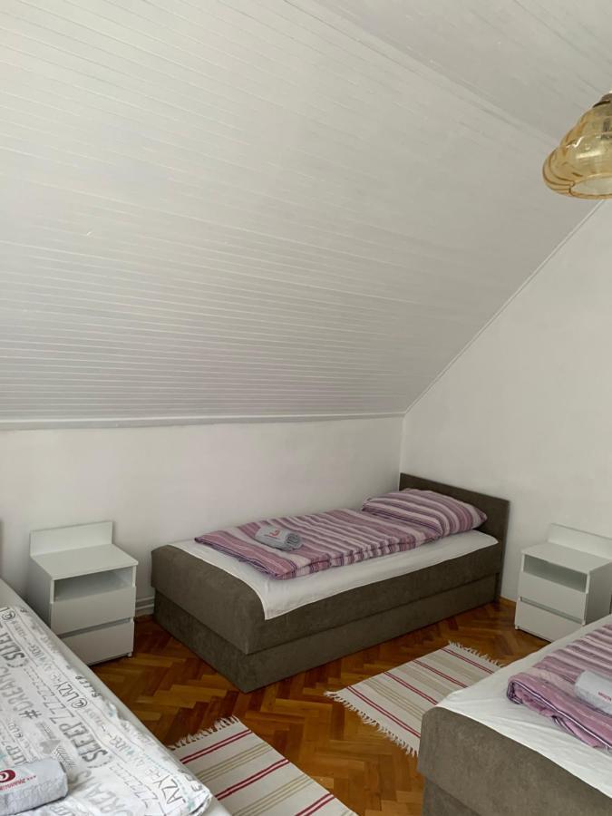 Kriszta Apartmanház Apartamento Balatonlelle Exterior foto