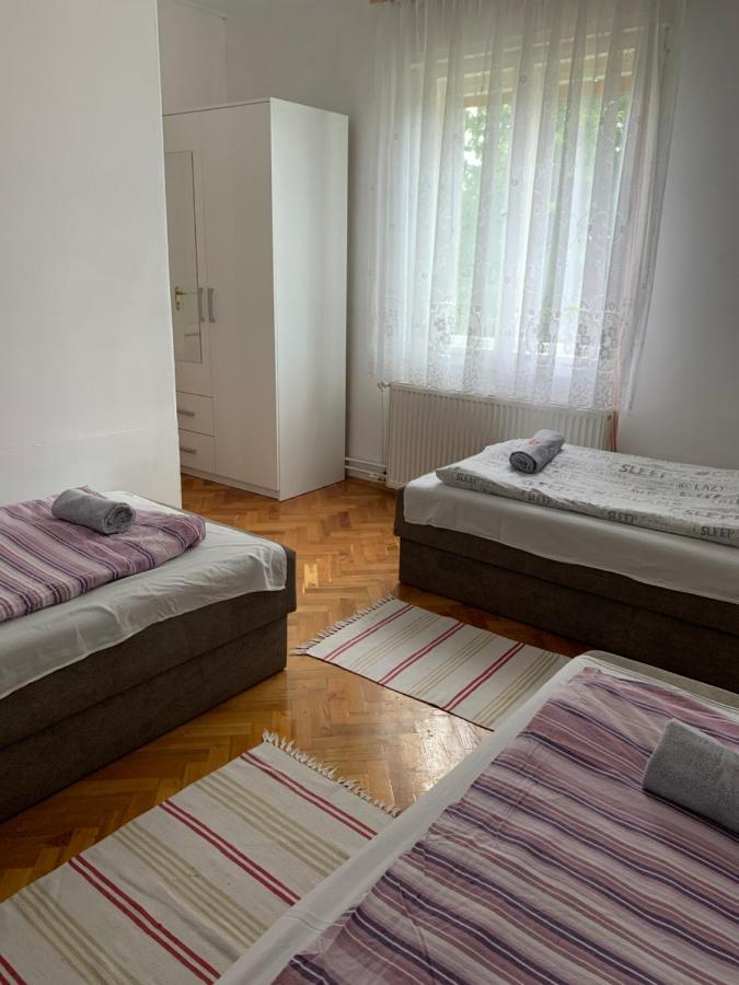 Kriszta Apartmanház Apartamento Balatonlelle Exterior foto