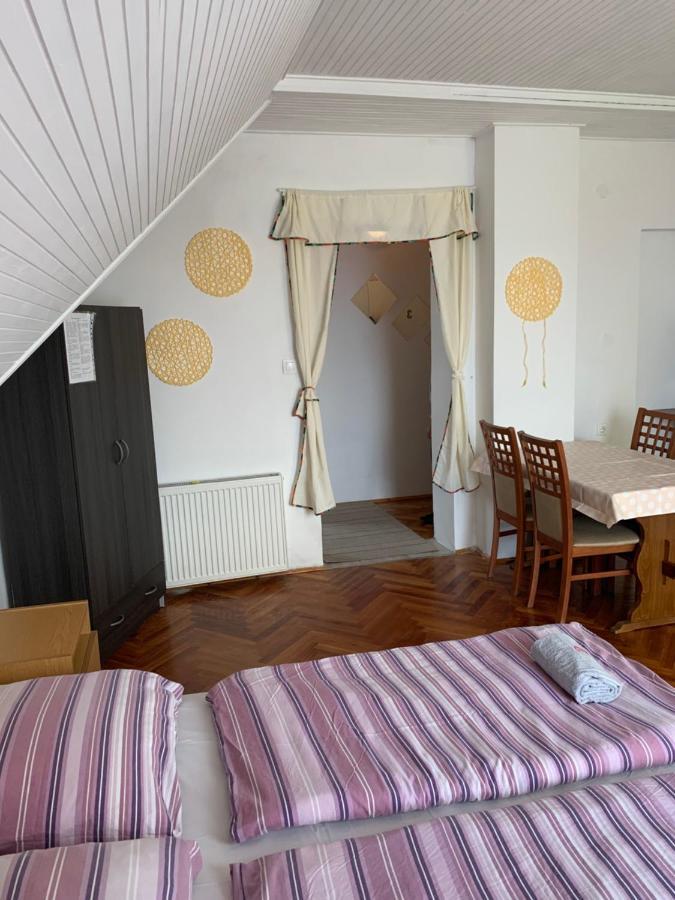 Kriszta Apartmanház Apartamento Balatonlelle Exterior foto