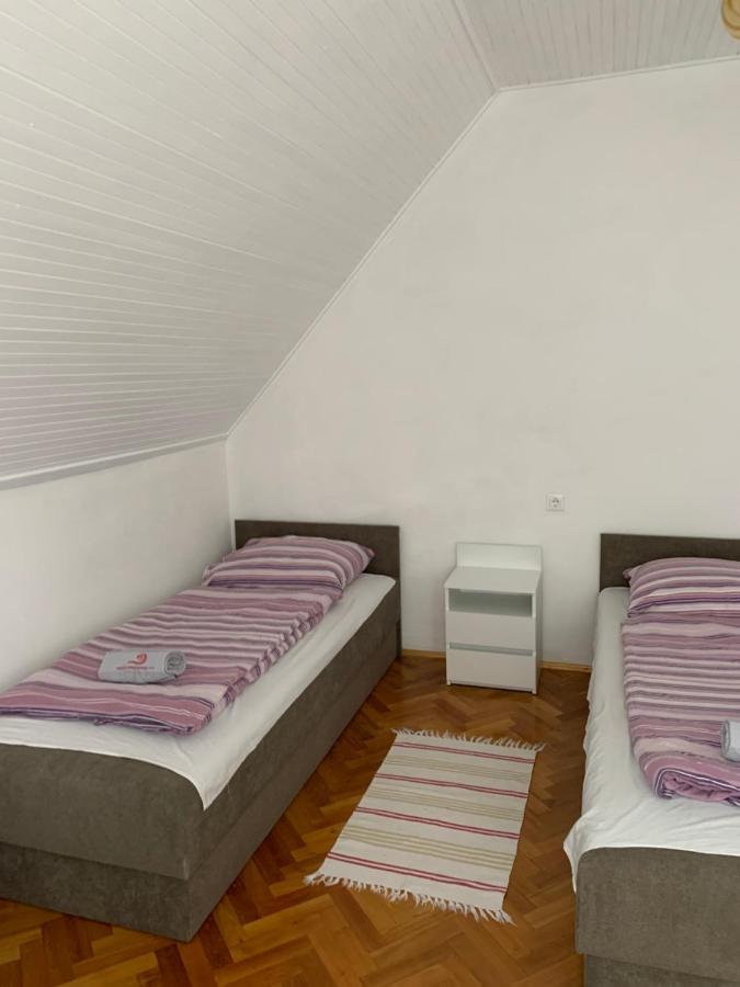 Kriszta Apartmanház Apartamento Balatonlelle Exterior foto