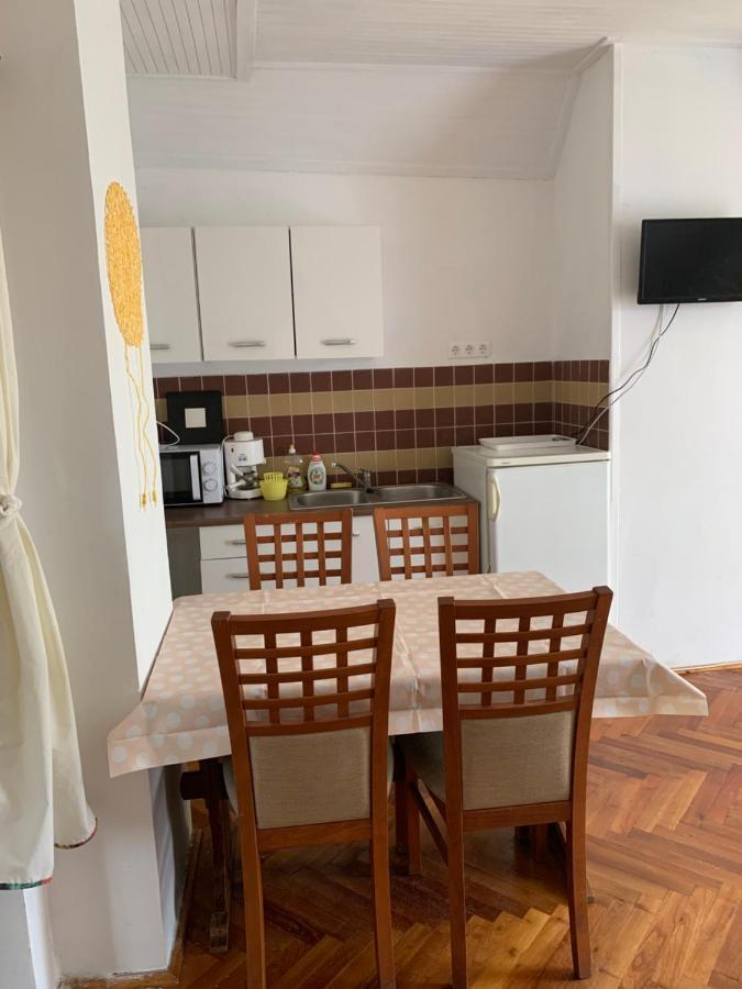 Kriszta Apartmanház Apartamento Balatonlelle Exterior foto