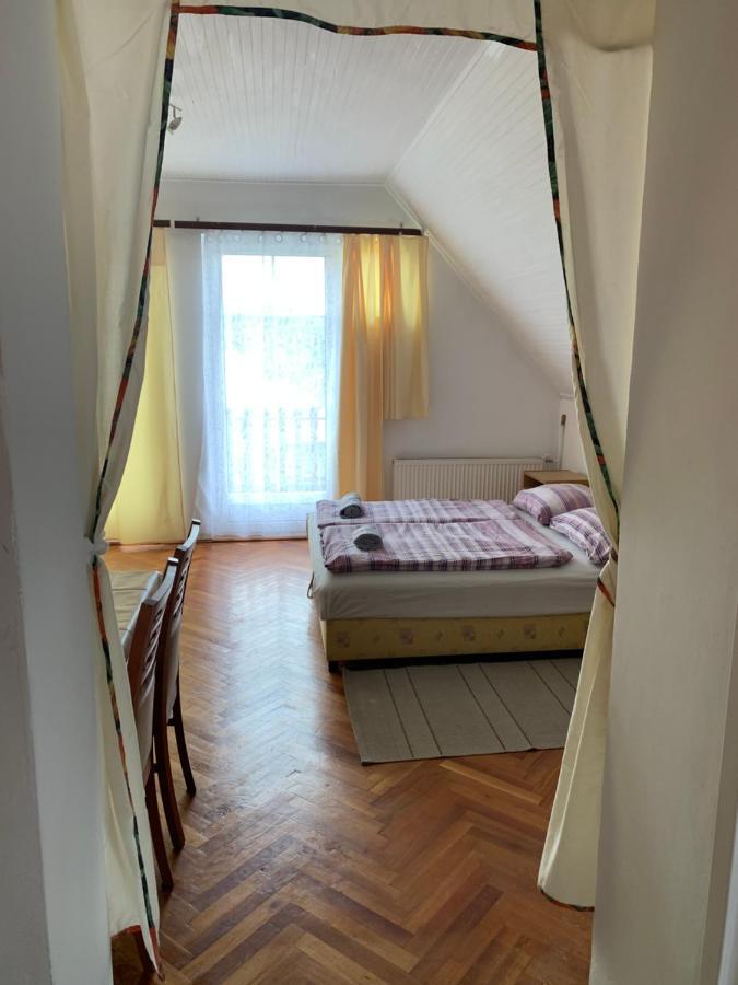 Kriszta Apartmanház Apartamento Balatonlelle Exterior foto