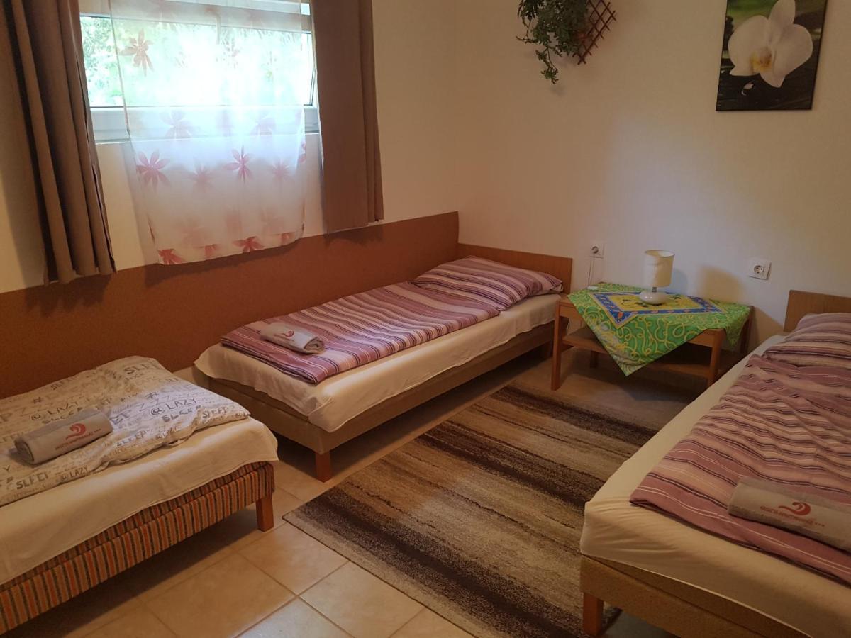 Kriszta Apartmanház Apartamento Balatonlelle Exterior foto