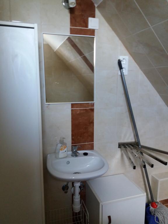 Kriszta Apartmanház Apartamento Balatonlelle Exterior foto