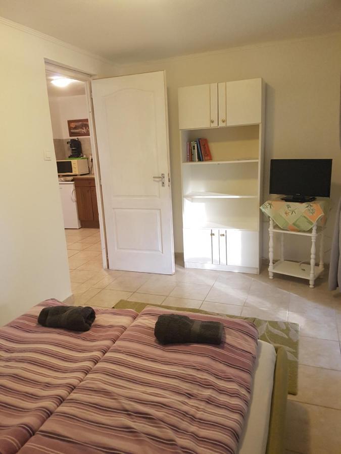 Kriszta Apartmanház Apartamento Balatonlelle Exterior foto