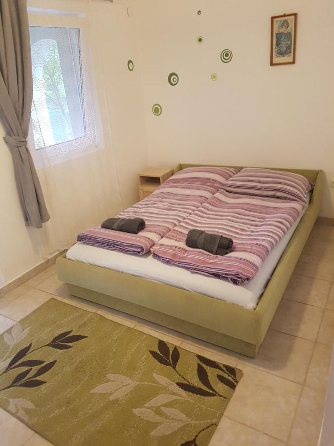Kriszta Apartmanház Apartamento Balatonlelle Exterior foto
