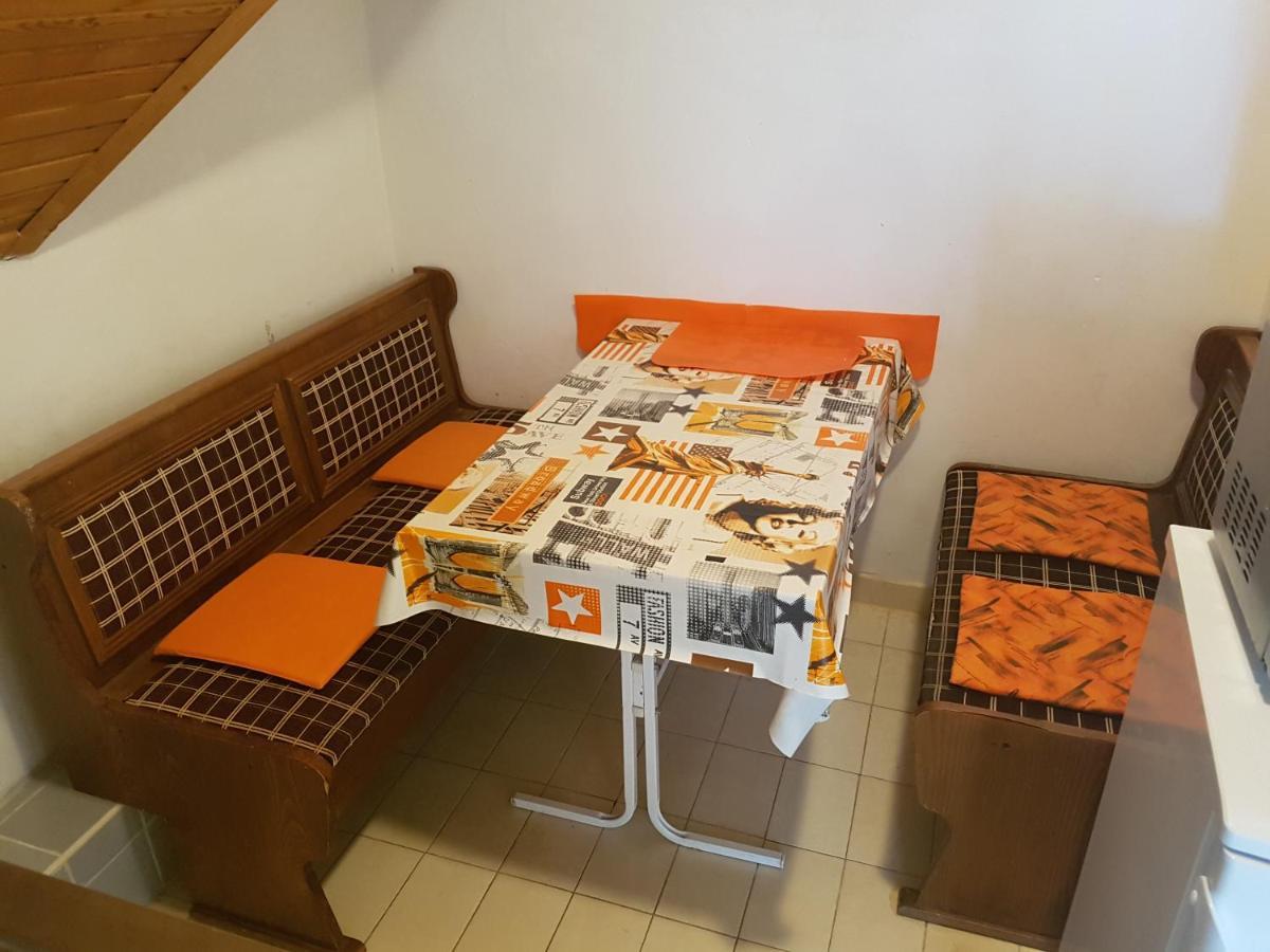 Kriszta Apartmanház Apartamento Balatonlelle Exterior foto