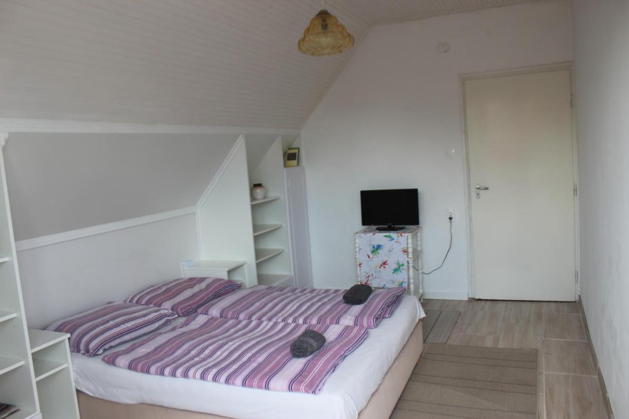 Kriszta Apartmanház Apartamento Balatonlelle Exterior foto