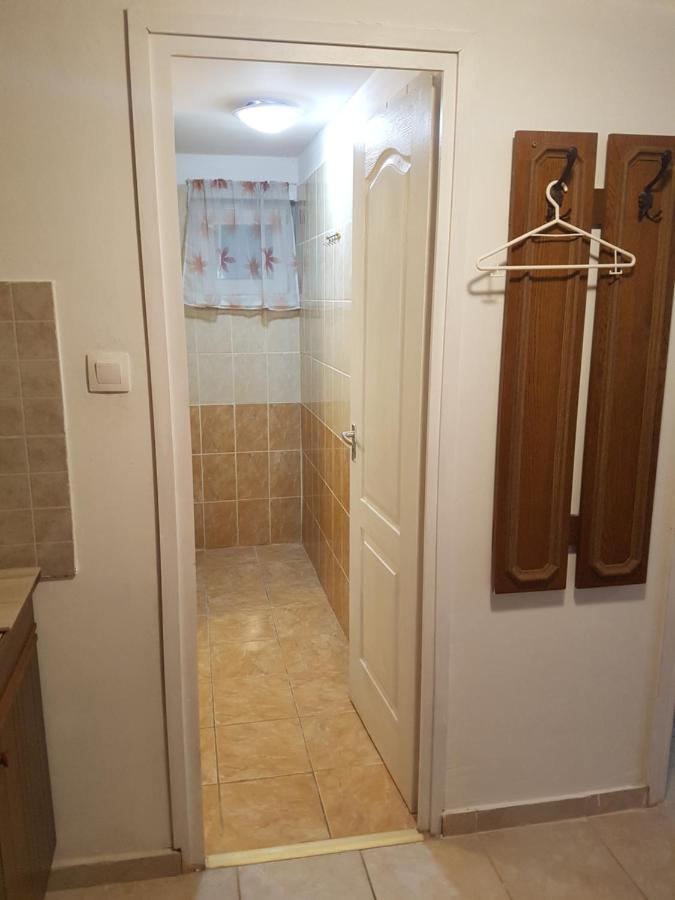 Kriszta Apartmanház Apartamento Balatonlelle Exterior foto