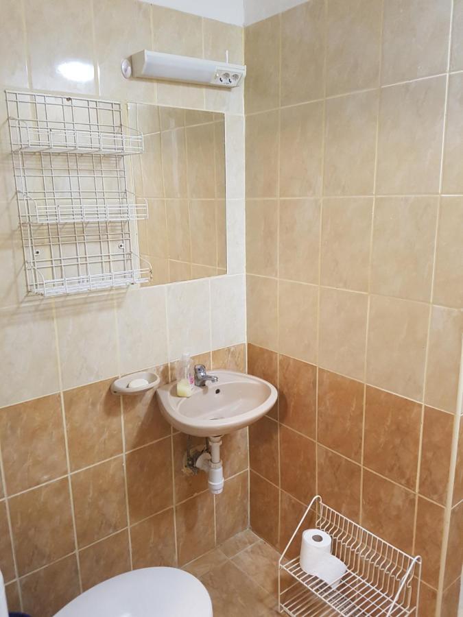 Kriszta Apartmanház Apartamento Balatonlelle Exterior foto